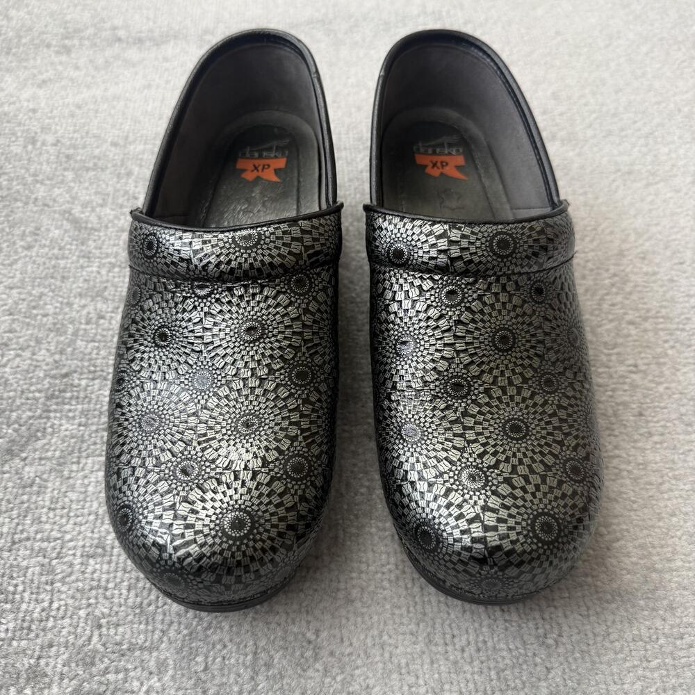 Dansko XP Clogs Shoes Womens Size 41 Silver Geometric Slip Resistant Work - Picture 2 of 12